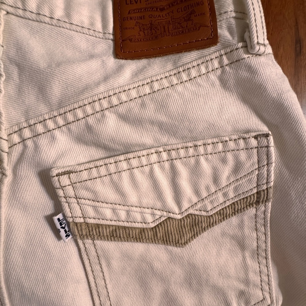 Levi’s Premium 70s Movin’ On High Rise Flare Jeans in Sunny Cream - Picture 12 of 15